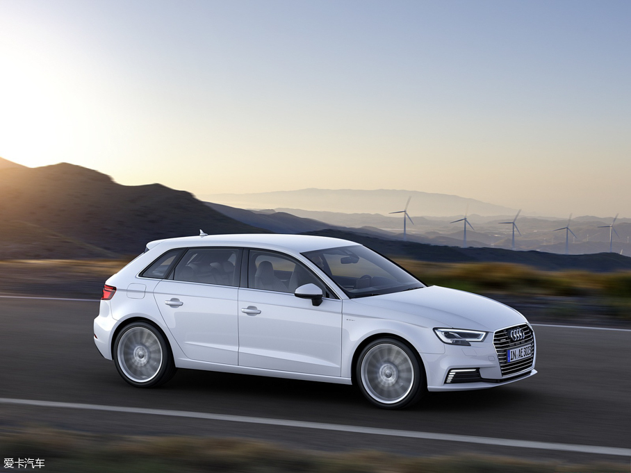 2017WA3 e-tron Sportback e-tron