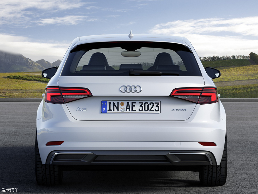 2017WA3 e-tron Sportback e-tron