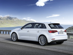 2017Sportback e-tron w^