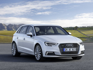 2017Sportback e-tron w^