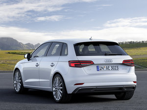 2017Sportback e-tron w^