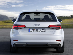 2017Sportback e-tron w^