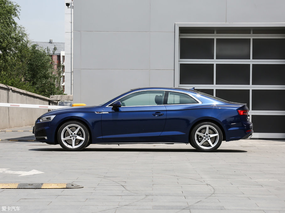 2017WA5 Coupe Coupe 40 TFSI r