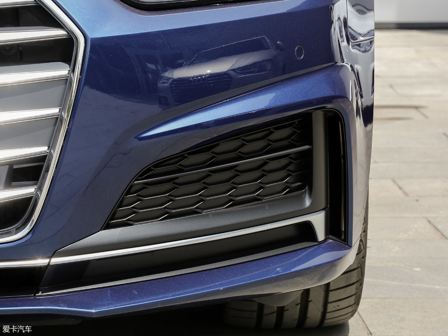 2017WA5 Coupe Coupe 40 TFSI r