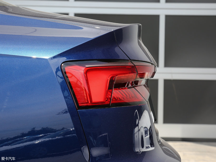 2017WA5 Coupe Coupe 40 TFSI r