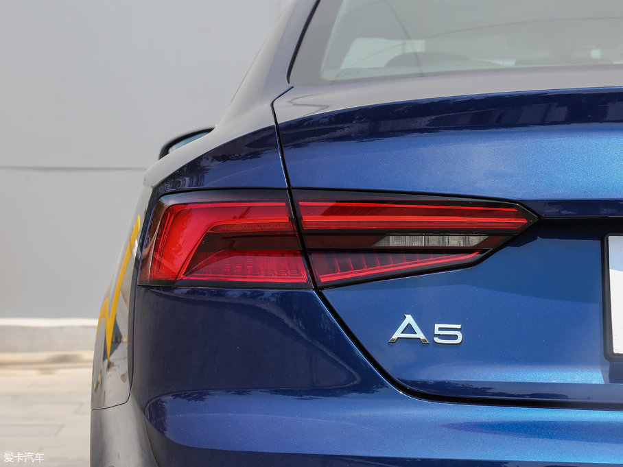 2017WA5 Coupe Coupe 40 TFSI r