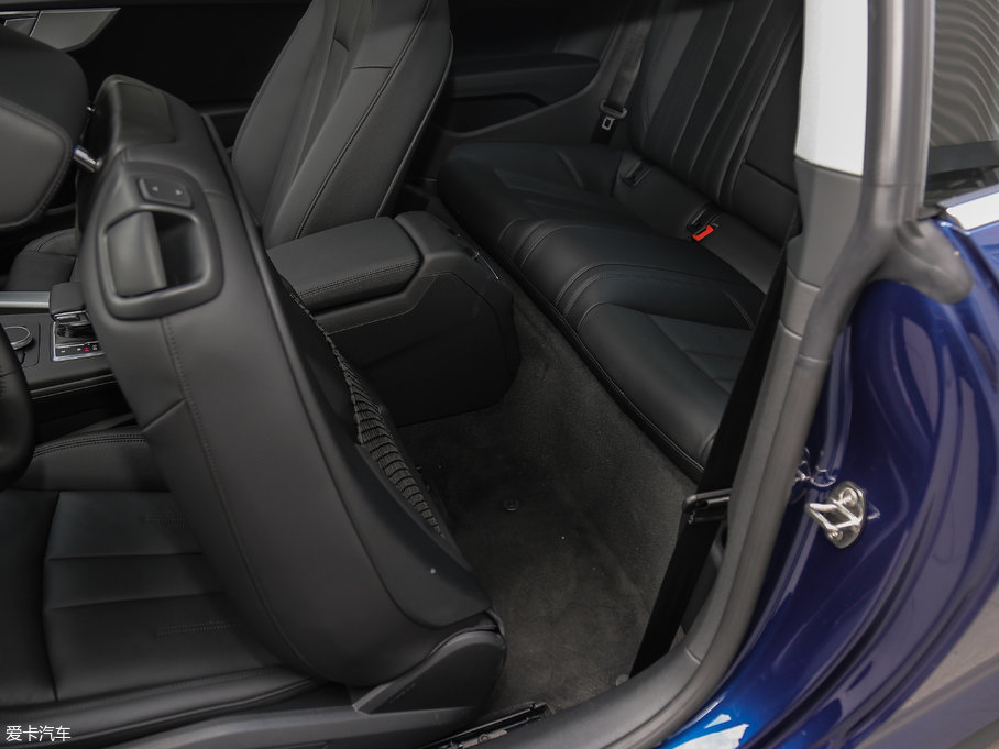 2017WA5 Coupe Coupe 40 TFSI r