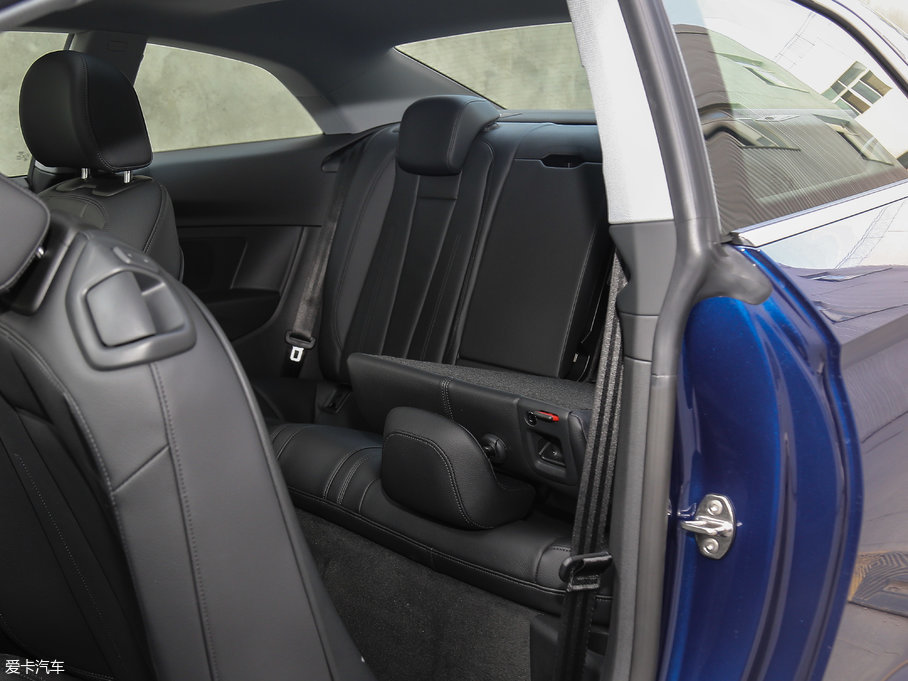 2017WA5 Coupe Coupe 40 TFSI r