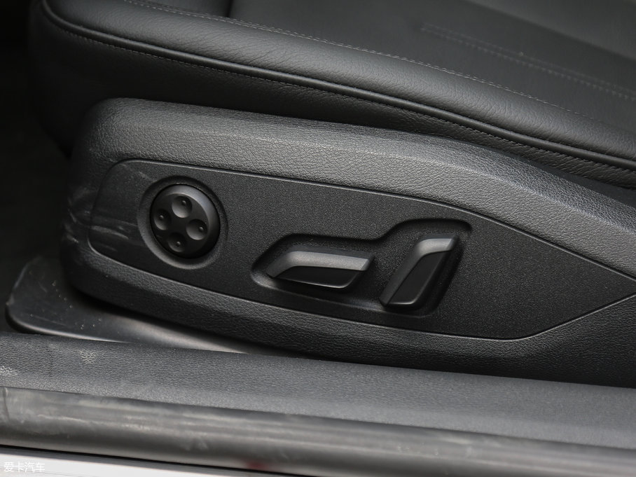 2017WA5 Coupe Coupe 40 TFSI r