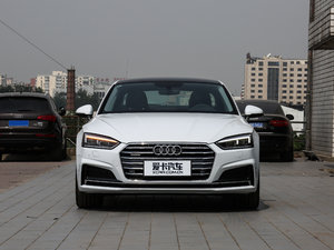 2017Coupe 45 TFSI quattro \ ^