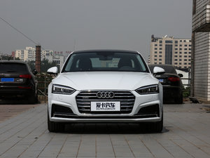 2017Coupe 45 TFSI quattro \ ^