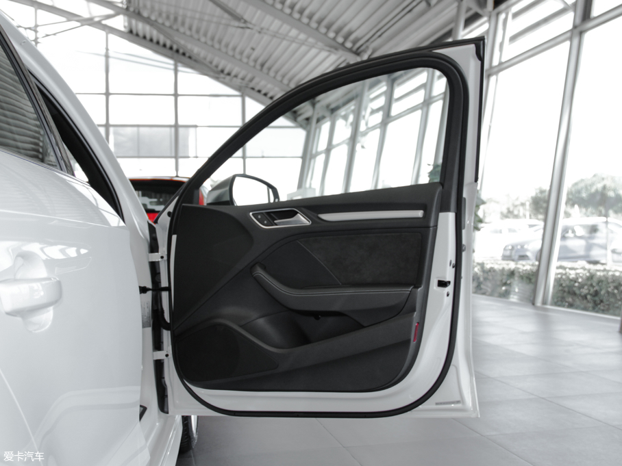 2017?yun)WS3 2.0TFSI Limousine