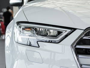 20172.0TFSI Limousine (x)(ji)^