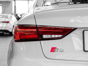 20172.0TFSI Limousine ^