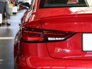 20172.0TFSI Limousine ^