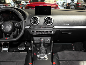 20172.0TFSI Limousine п_