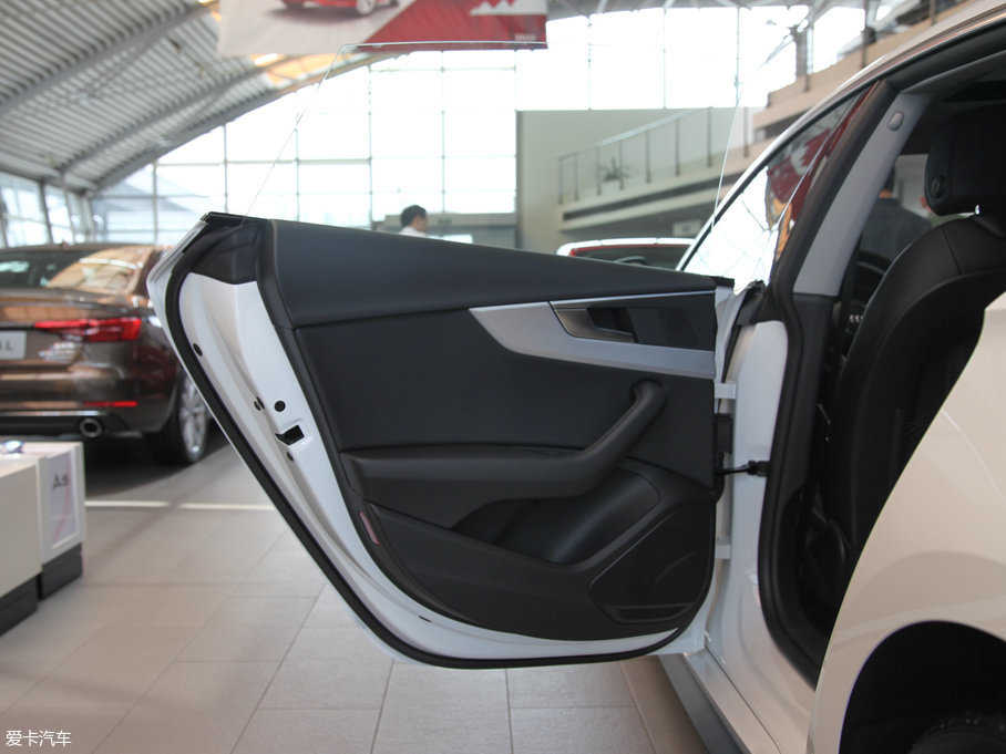 2017WA5 Sportback 40 TFSI r