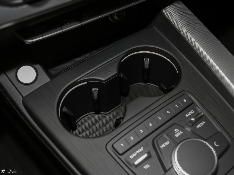 2017?yun)WA5 Sportback 40 TFSI r(sh)