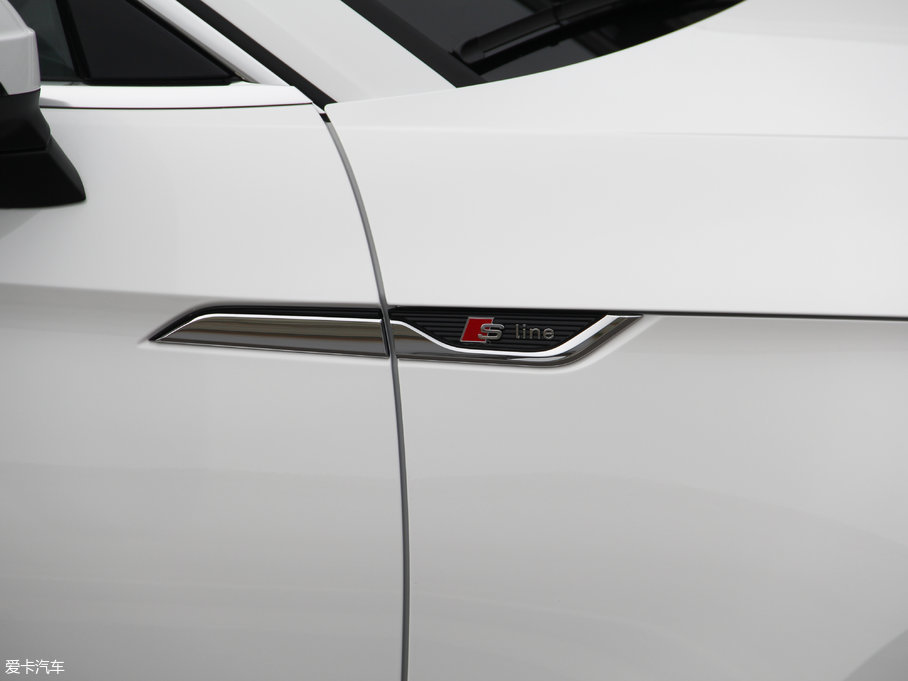 2017?yun)WA5 Sportback 45 TFSI r(sh)