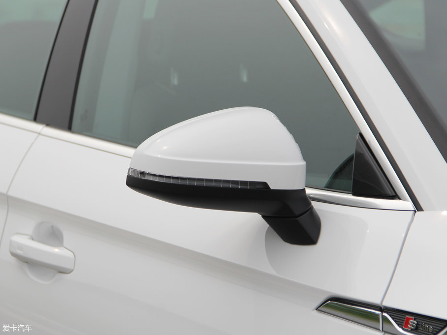 2017��W��A5 Sportback 45 TFSI �r����