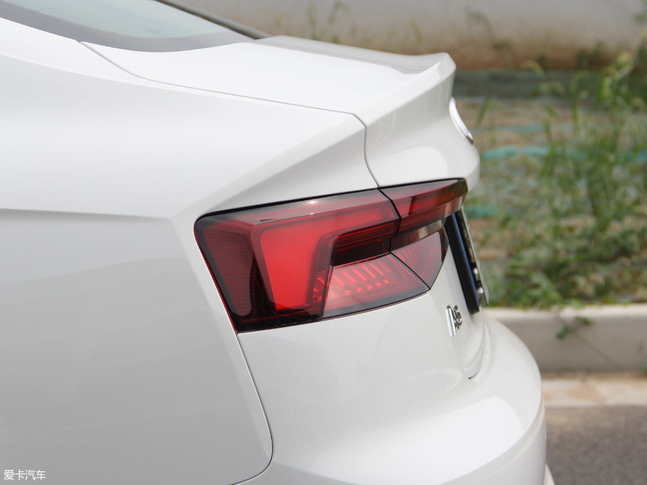 2017WA5 Sportback 45 TFSI r