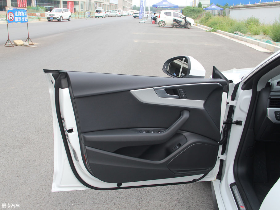 2017WA5 Sportback 45 TFSI r