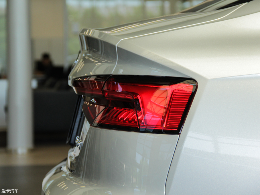 2017WA5 Sportback 45 TFSI \