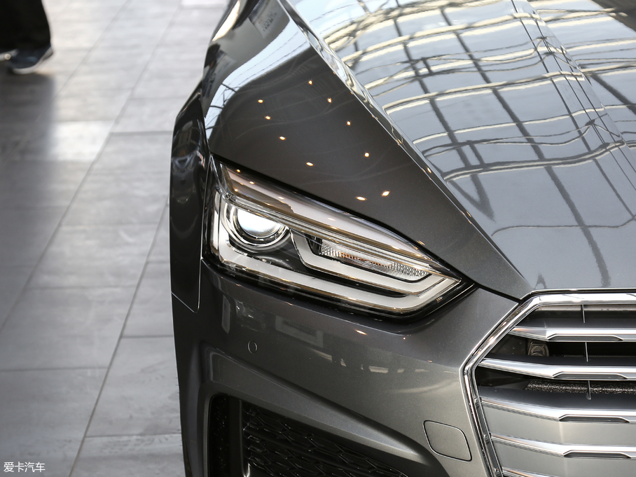 2017?yun)WA5 Sportback 40 TFSI r(sh)