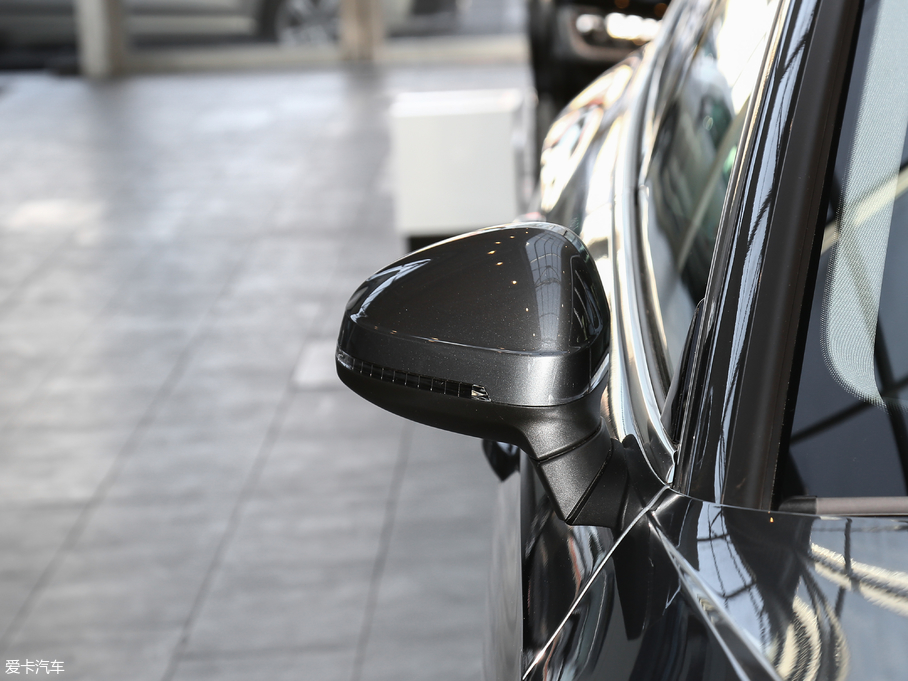 2017?yun)WA5 Sportback 40 TFSI r(sh)