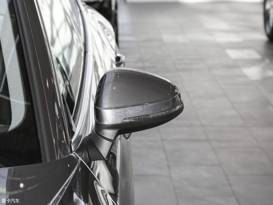 2017?yun)WA5 Sportback 40 TFSI r(sh)