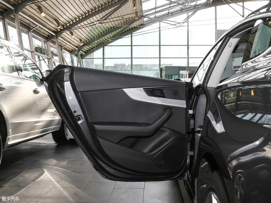 2017?yun)WA5 Sportback 40 TFSI r(sh)