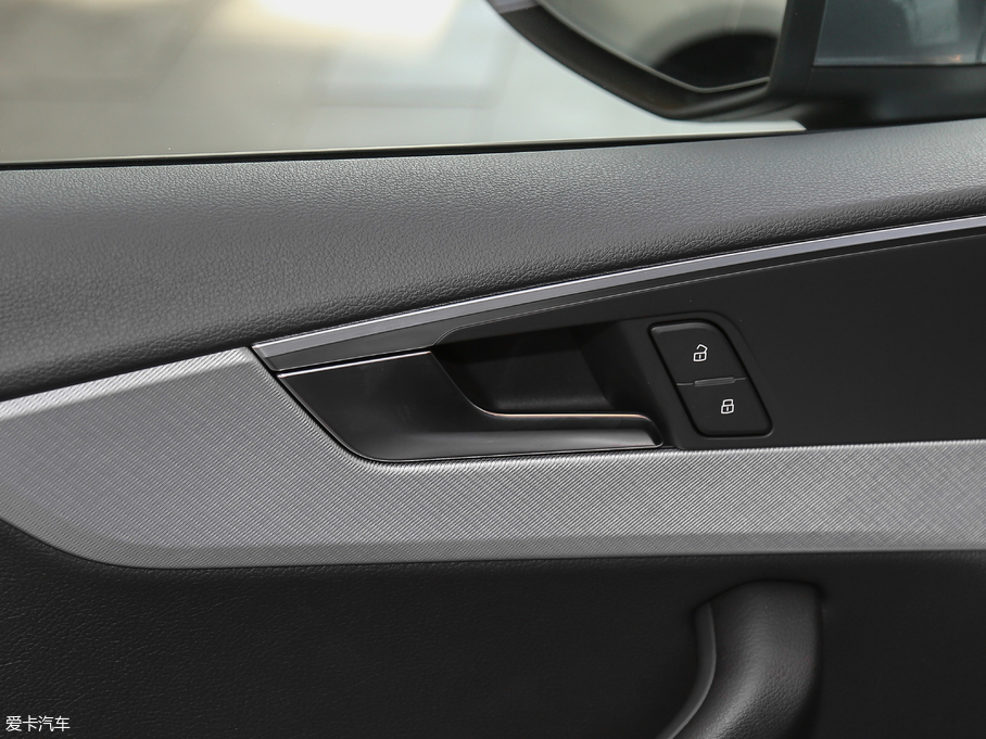 2017?yun)WA5 Sportback 40 TFSI r(sh)