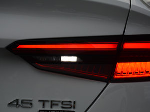 2017Sportback 45 TFSI quattro \ ^