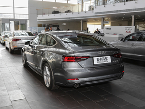 2017款Sportback 40 TFSI 时尚型 左后45度