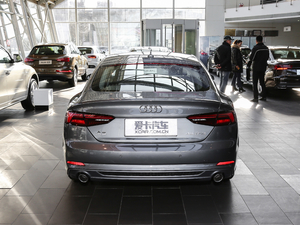 2017款Sportback 40 TFSI 时尚型 正后	