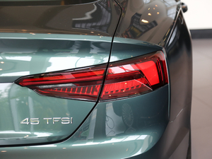 2017款Sportback 45 TFSI 运动型 尾灯