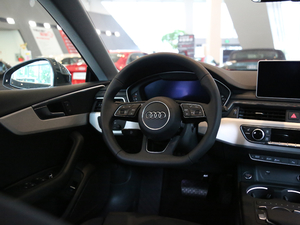 2017款Sportback 45 TFSI 运动型 方向盘