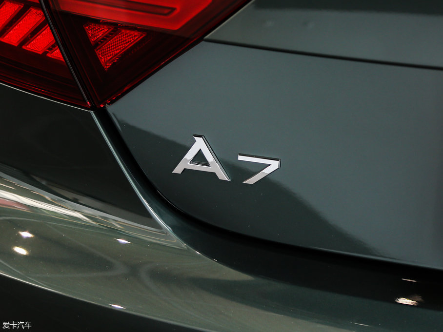 2017?yun)WA7 40 TFSI M(jn)ȡ