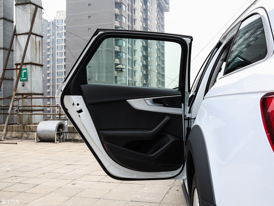 2017WA4(M) 45 TFSI allroad quattro r