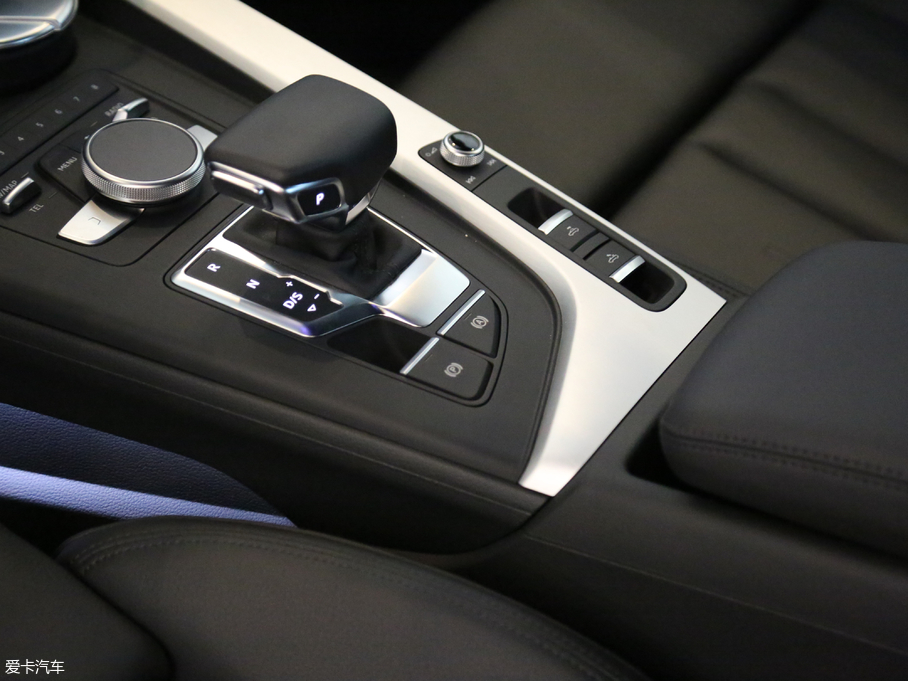 2017��W��A5 Cabriolet Cabriolet 45 TFSI quattro �\����