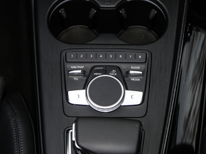 2017��Cabriolet 40 TFSI �r���� ����{��