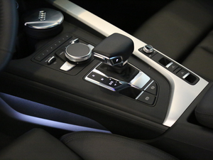 2017��Cabriolet 45 TFSI quattro �\���� �п؅^