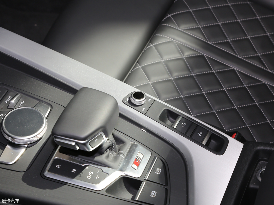 2017?yun)WS5 Cabriolet 3.0T Cabriolet