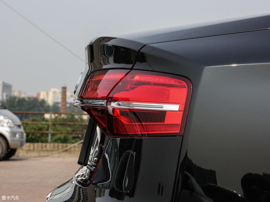 2017WA8 6.3L W12 quattro Ş