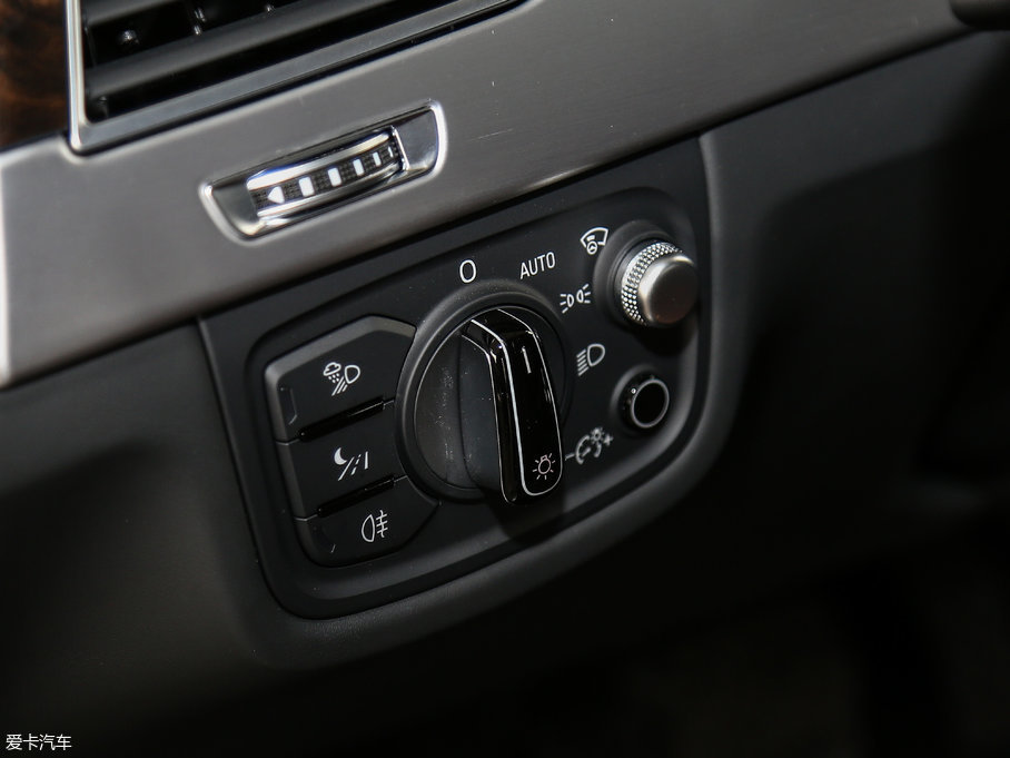 2017?yun)WA8 6.3L W12 quattro Ş