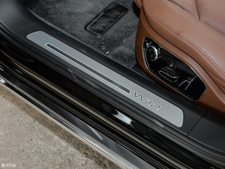 2017WA8 6.3L W12 quattro Ş