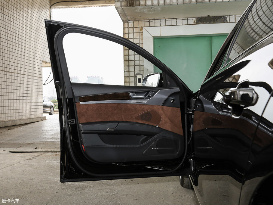 2017WA8 6.3L W12 quattro Ş