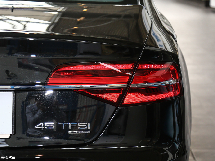 2017WA8 45 TFSI quattro ׿Խh