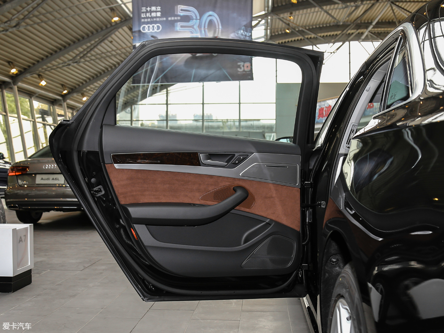 2017WA8 45 TFSI quattro ׿Խh