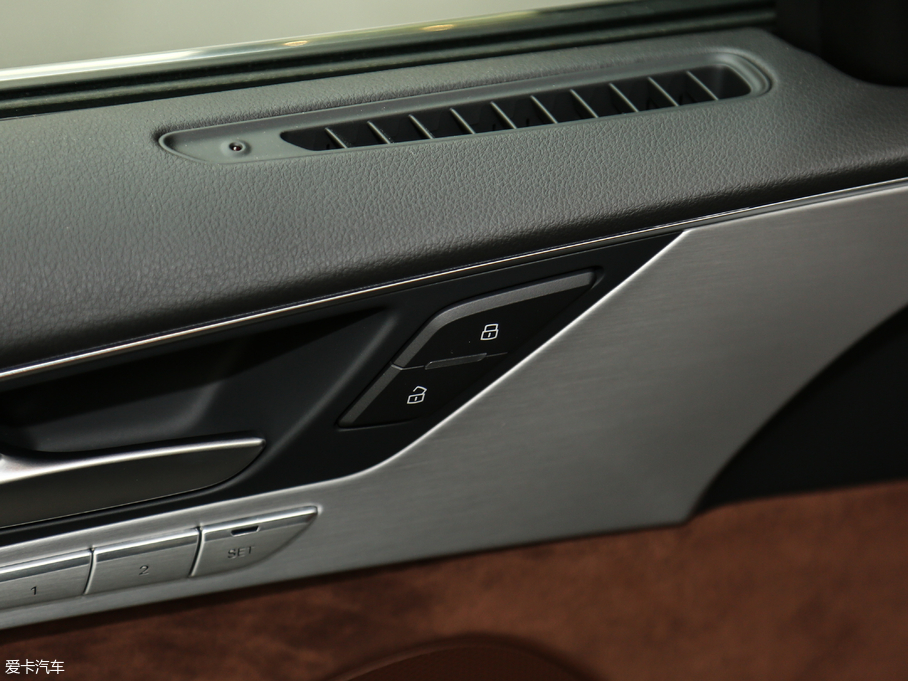 2017WA8 45 TFSI quattro ׿Խh